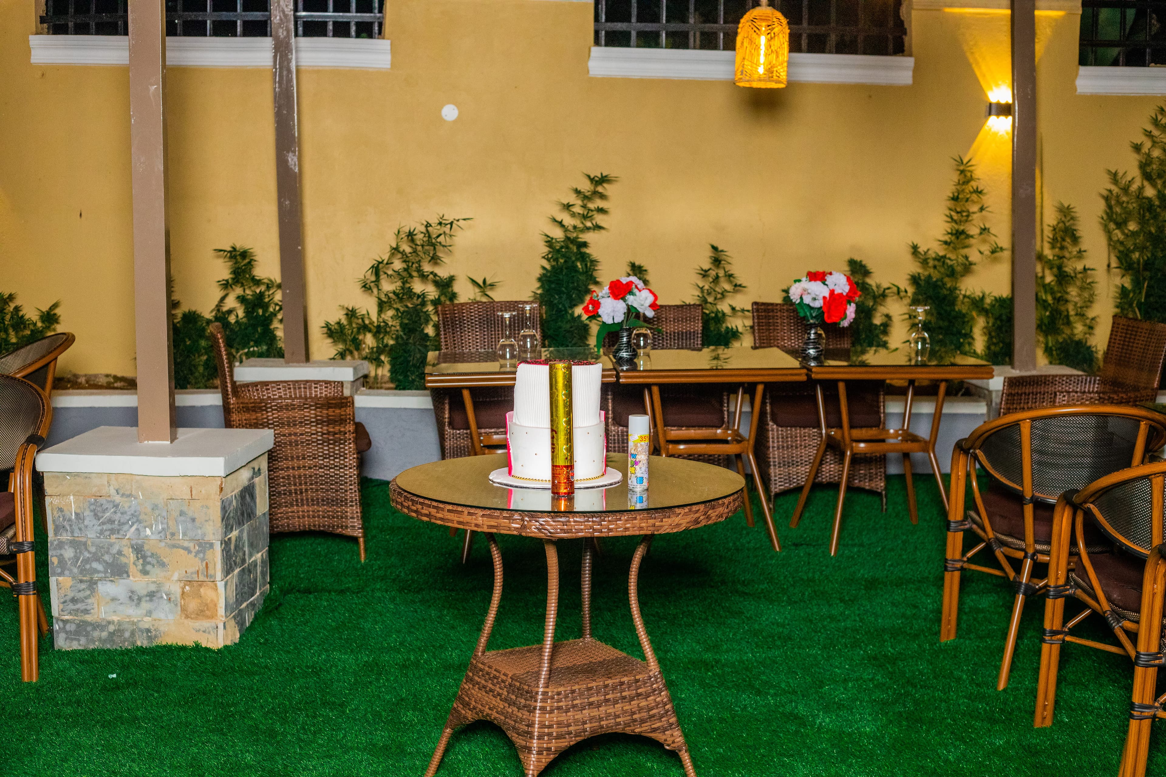 Outdoor Neriah suites